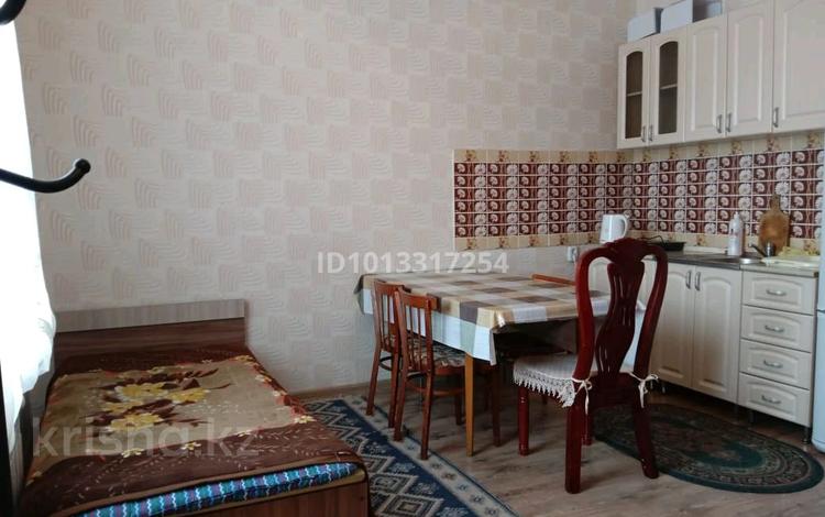 Жеке үй · 2 бөлме · 75 м², Биржан Сал 29, бағасы: 30 000 ₸ в Бурабае — фото 2