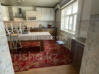 3-бөлмелі пәтер · 160 м² · 2 қабат, Яссави 69 — Алтор Гипермаркет, бағасы: 200 000 〒 в 