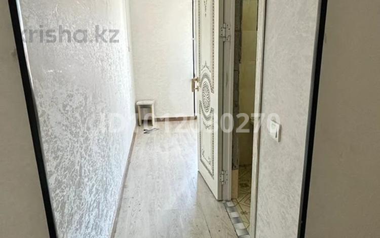 2-бөлмелі пәтер · 100 м² · 5 қабат, ул. Толе Би 65А, бағасы: 10 млн ₸ в Кентау — фото 2