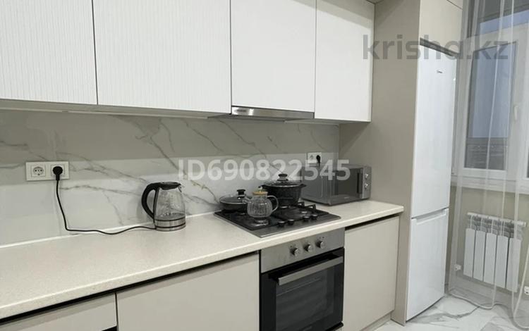 1-комнатная квартира · 45 м² · 8/9 этаж, мкр Нурсая, Абулхайыр Хан 51а за 230 000 ₸ в Атырау — фото 2