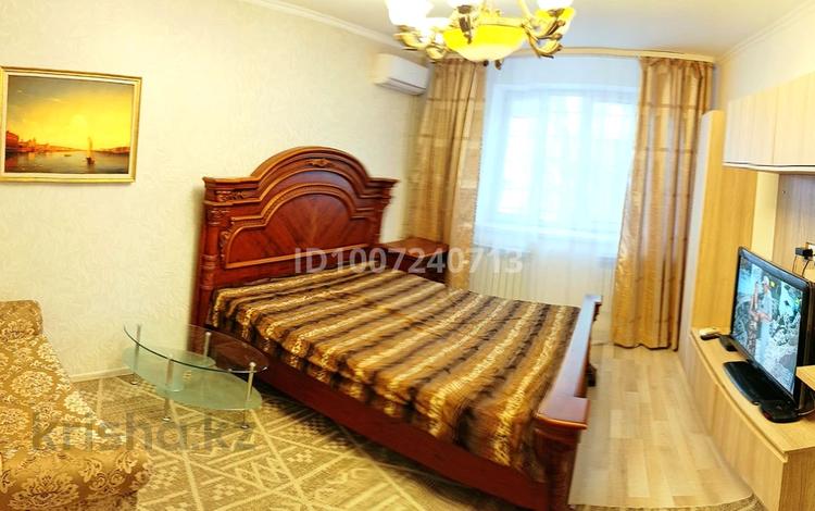 2-комнатная квартира · 57 м² · 1/5 этаж, Жандарбекова 220 — Атакент,Жарокова Габдулина за 15 000 ₸ в Алматы, Бостандыкский р-н — фото 2