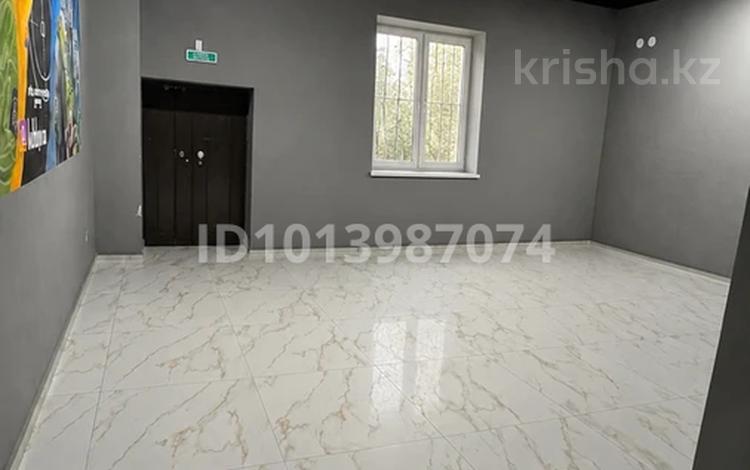 Офисы, склады, развлечения · 32 м² за 250 000 ₸ в Караганде, Казыбек би р-н — фото 2