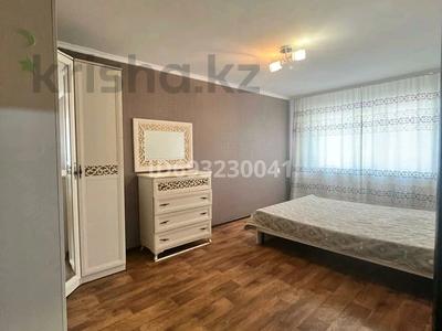 3-комнатная квартира, 65 м², 4/5 этаж помесячно, Сатыбалдина 1 за 180 000 〒 в Караганде, Казыбек би р-н