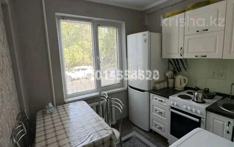 3-бөлмелі пәтер · 60 м² · 1/5 қабат, Михаэлиса 8 — Магазин Горизонт, улица Космическая, проспект Абая, бағасы: 250 000 ₸ в Усть-Каменогорске, Ульбинский — фото 2