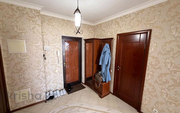 1-бөлмелі пәтер · 61 м² · 6/9 қабат, Жарбосынова 62 — Площад, бағасы: 28 млн ₸ в Атырау — фото 2
