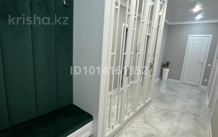 3-комнатная квартира · 100 м², Ауэзова 189 Е за 400 000 ₸ в Кокшетау — фото 2