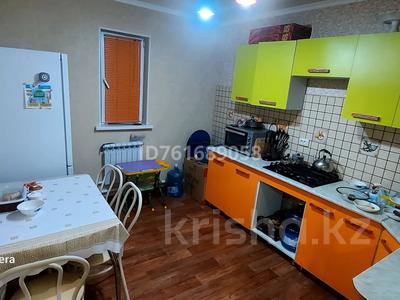 Отдельный дом · 3 комнаты · 100 м² · 8 сот., мкр Аксай-2, 8 — Акжар-2 ул 8 за 19 млн 〒 в Атырау