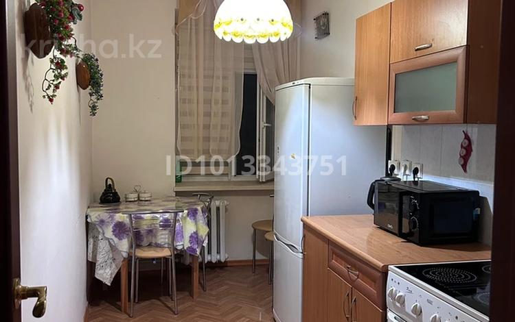 2-бөлмелі пәтер · 50 м² · 2/4 қабат, Караменди би 16 — Центр города,рядом есть Жібек жолы,строительный магазин, бағасы: 15 000 ₸ в Балхаше — фото 4