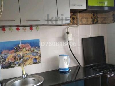 1-комнатная квартира · 44 м² · 1/5 этаж, Майкудук, Майкудук, 15й микрорайон 25 — Магазин Сатурн. за 8 млн 〒 в Караганде, Алихана Бокейханова р-н