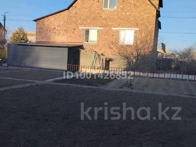 Продажа домов и дачи в Карагандинской обл.: Отдельный дом · 6 комнат · 201 м² · 10 сот., Казыбек Нуржанов 20 — Победоносцева за 40 млн 〒 Отдельный дом · 6 комнат · 201 м² · 10 сот., Казыбек Нуржанов 20 — Победоносцева за 40 млн 〒 в Балхаше
