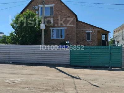 Продажа домов и дачи в Карагандинской обл.: Отдельный дом · 6 комнат · 201 м² · 10 сот., Казыбек Нуржанов 20 — Победоносцева за 40 млн 〒 Отдельный дом · 6 комнат · 201 м² · 10 сот., Казыбек Нуржанов 20 — Победоносцева за 40 млн 〒 в Балхаше