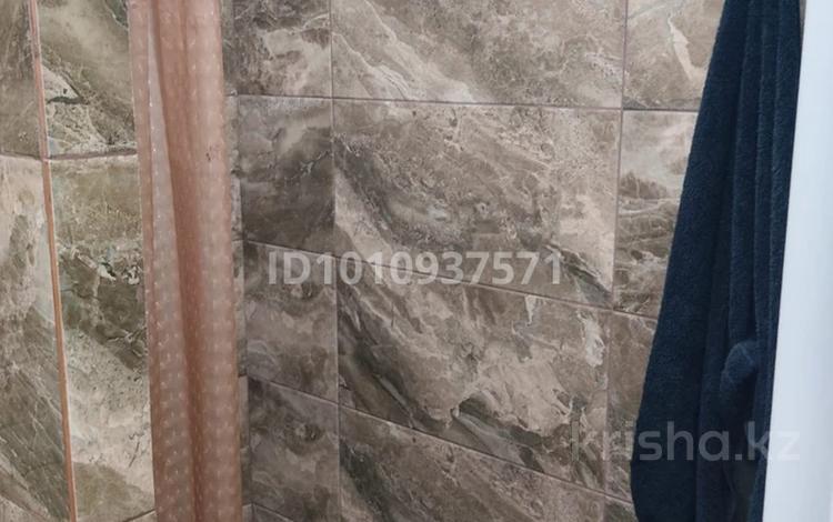 1-бөлмелі пәтер · 37 м² · 1/5 қабат, 8-й микрорайон, 8 микрорайон 14 — Супермаркет СОЛНЕЧНЫЙ, бағасы: 150 000 ₸ в Костанае — фото 2
