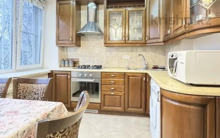 4-бөлмелі пәтер · 106 м² · 2/5 қабат, Кабанбай Батыра 65, бағасы: 600 000 ₸ в Алматы, Медеуский р-н — фото 2
