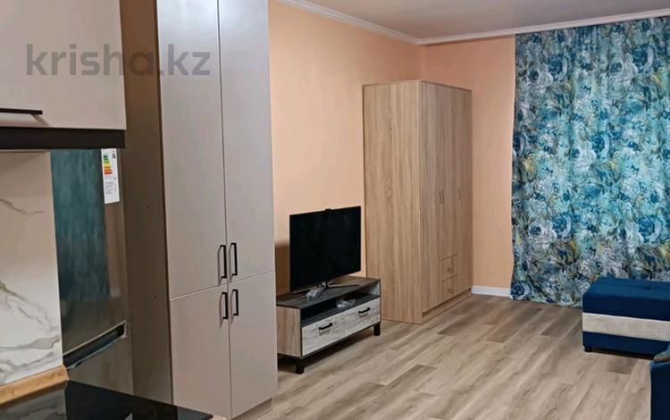 2-комнатная квартира, 47 м², 3 этаж помесячно, Жандосова 94А за 250 000 〒 в Алматы, Бостандыкский р-н — фото 2