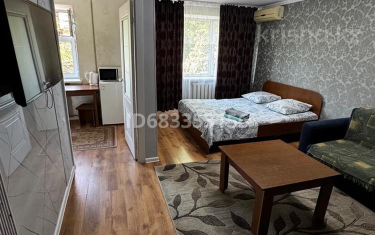 1-комнатная квартира · 45 м² · 3/4 этаж, Толе би 61 — В центре на площади!Золотой квадрат за 10 000 ₸ в Таразе — фото 11