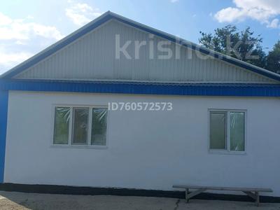 Дача · 4 комнаты · 105 м² · 6 сот., мкр Жилгородок АЗХС-4 уч15 — По пр Победы.от трассы 100метр. за 10 млн 〒 в Актобе