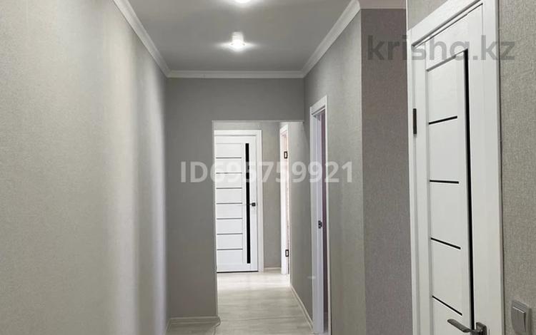 3-бөлмелі пәтер · 72 м² · 9/9 қабат, 10мкр 5дом, бағасы: 220 000 ₸ в Аксае — фото 2