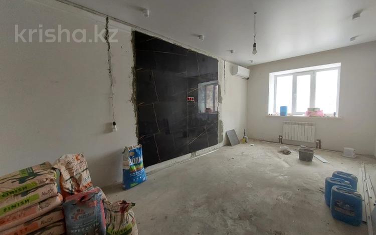 3-бөлмелі пәтер, 85 м², 3/10 қабат, Молдагулова, бағасы: 32 млн 〒 в Актобе — фото 2