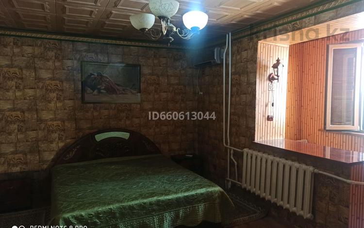 1-комнатная квартира, 40 м², 1/5 этаж посуточно, Каратал 36 за 8 000 〒 в Талдыкоргане — фото 2
