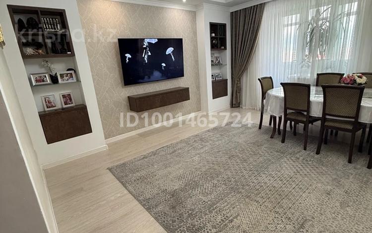 3-комнатная квартира · 107 м² · 9/9 этаж, мкр. Алтын орда, Молдагуловой 56Е за 43 млн ₸ в Актобе — фото 2