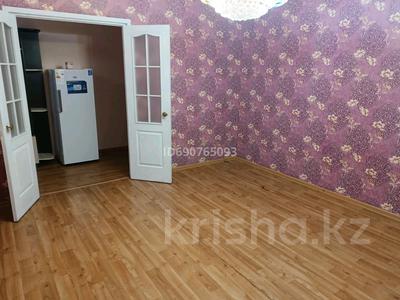 3-комнатная квартира, 65 м², 5/9 этаж помесячно, Республики 18 за 160 000 〒 в Караганде, Казыбек би р-н