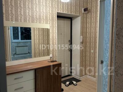 1-комнатная квартира · 41 м² · 7/7 этаж, 16-й мкр , 16-ш/а. — 1-комнатная квартира в центре на длительный срок Сдается уютная 1-комнатная квартира в самом центре города. Идеально подойдет для девушки или молодой семейной пары. • Преимущества расположения: Отличная локация! В шаговой доступности находятся ТРК «Актау», «Байтерек», супермаркеты, аптеки и остановки. • Состояние: Квартира чистая, есть всё необходимое для проживания. • Нюансы: Лифт временно не работает • Оплата: [120 000] тенге + ком. услуги. Телефон для связи: +7 (775) 643-09-49 за 120 000 〒