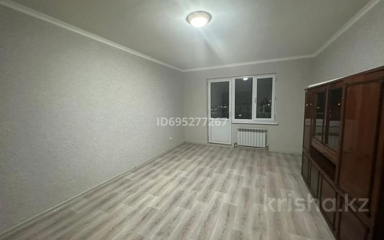 1-комнатная квартира, 51.4 м², 4/9 этаж, мкр Акбулак 9 — ТЦ Small