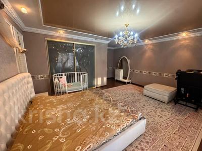 5-комнатная квартира · 203.7 м² · 4/5 этаж, мкр. Алтын орда, Молдагулова за 60 млн 〒 в Актобе