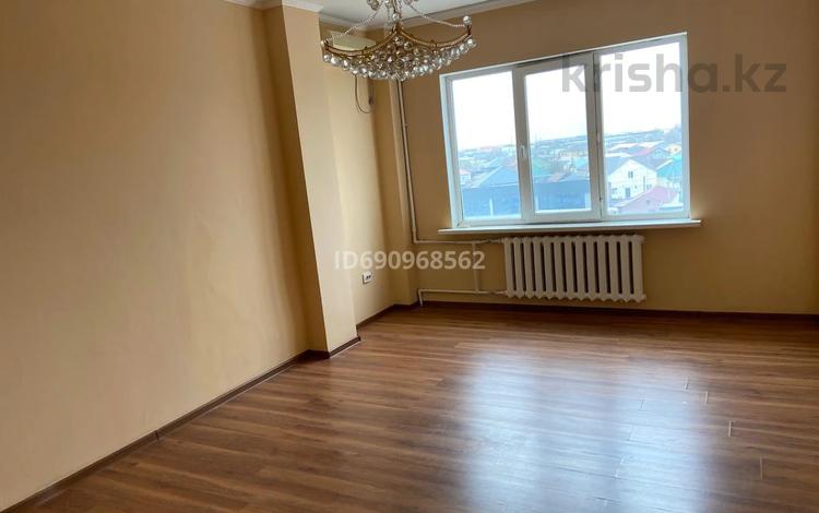1-комнатная квартира, 49.9 м², 5/9 этаж, Баймуханова 45а за 15.3 млн 〒 в Атырау — фото 2