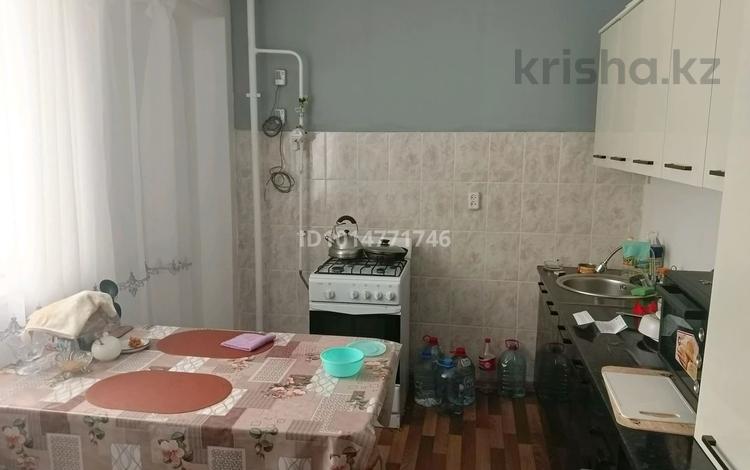 3-комнатная квартира · 68 м² · 3/9 этаж, 10 мкр 18 за 200 000 ₸ в Аксае — фото 2