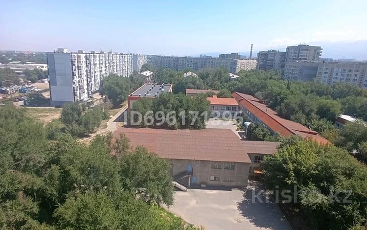 3-комнатная квартира, 70 м², 11/12 этаж, мкр Аксай-1 25 — Толе би - Момышулы