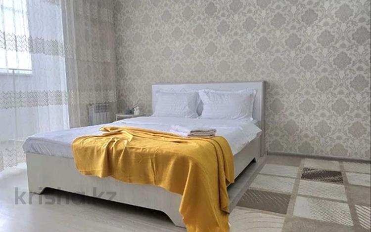 1-комнатная квартира · 63 м² · 4/7 этаж, мкр. Алтын орда 21в — Теннисный центр за 15 000 ₸ в Актобе — фото 2