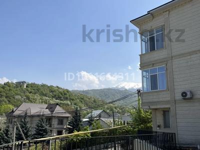 4-комнатная квартира · 80 м² · 1/3 этаж, Олимпийская 9 — Олимпийская, остановка 5 автобуса, выше школы 47 за 85.5 млн ₸ в Алматы, Медеуский р-н