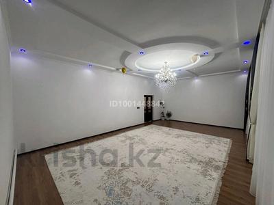 Отдельный дом · 5 комнат · 280 м² · 10 сот., мкр Жулдыз, 38 5 за 35 млн 〒 в Атырау