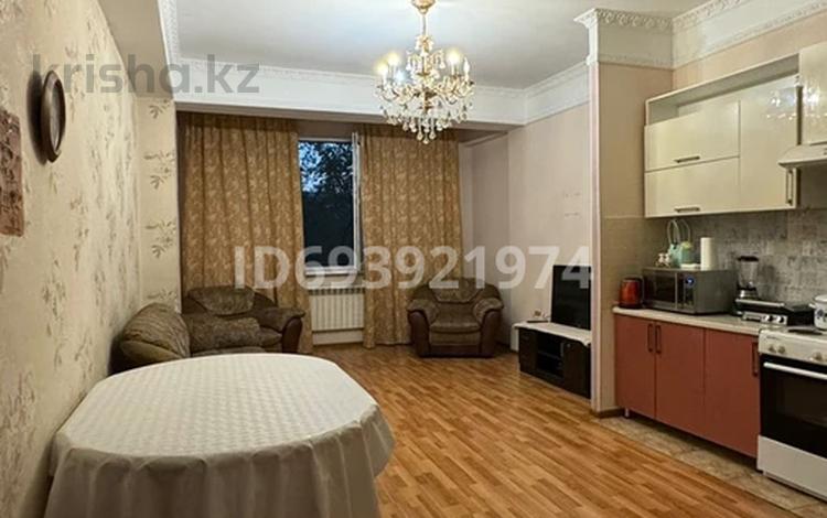 1-бөлмелі пәтер, 65 м², 3/11 қабат, мкр Жетысу-3 61, бағасы: 40 млн 〒 в Алматы, Ауэзовский р-н — фото 10