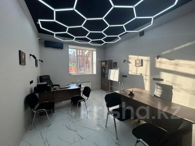 Свободное назначение, офисы, образование, конференц-залы · 80 м² за 800 000 ₸ в Актобе, мкр. Алтын орда
