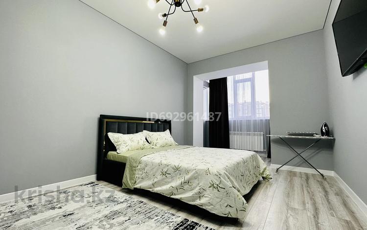 1-бөлмелі пәтер, 50 м², 1/5 қабат ай сайын, Тауелсиздик 21г, бағасы: 270 000 〒 в Актобе — фото 2