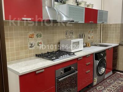 1-комнатная квартира · 42.5 м² · 2/5 этаж, мкр Аксай-3А 73 А — Толе би и Яссауи за 220 000 ₸ в Алматы, Ауэзовский р-н