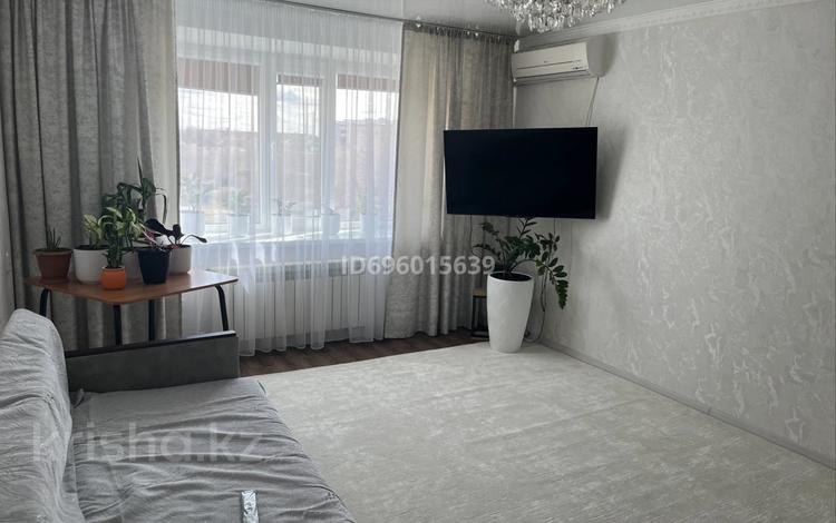 4-комнатная квартира · 80 м² · 5/5 этаж, мкр Северо-Восток 21 за 24 млн 〒 в Уральске — фото 3