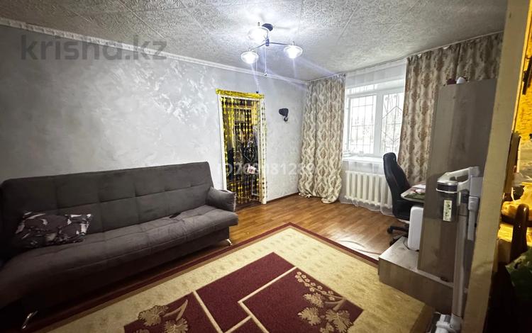 2-комнатная квартира · 40 м² · 1/3 этаж, 2 мкр 9 — Магазин октябрь, магазин светофор за 3 млн 〒 в Житикаре — фото 2