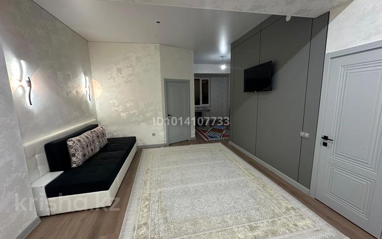 2-комнатная квартира · 50 м² · 6/12 этаж, 17-й мкр 114 за 180 000 ₸ в Актау — фото 2
