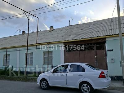 Отдельный дом · 5 комнат · 220 м² · 10 сот., Татибаева 27 — Находится возле завода..Жби^.ост.Амангельды.рядом ср.школа Амир Темыр. за 20 млн ₸ в Туркестане