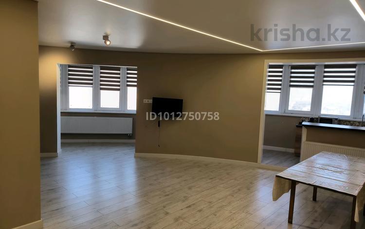 3-бөлмелі пәтер · 120 м² · 9/18 қабат, Брусиловского 167, бағасы: 430 000 ₸ в Алматы, Алмалинский р-н — фото 2