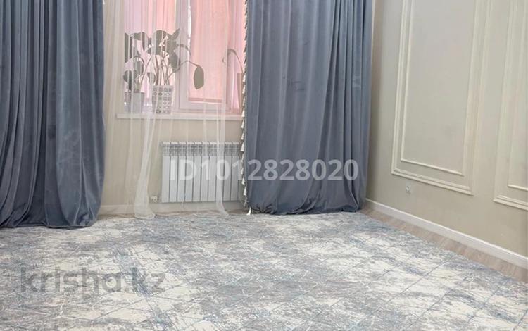 2-бөлмелі пәтер · 74 м² · 4/5 қабат, мкр. Алтын орда, ​Батыс 2 микрорайон 47Г — Мангилик ел, бағасы: 180 000 ₸ в Актобе — фото 2