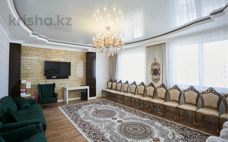 4-комнатная квартира, 190 м², 9/20 этаж, Калдаякова — Наджмединова