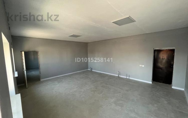 Дүкендер мен бутиктер · 90 м², бағасы: 200 000 ₸ в Жанаозен — фото 2