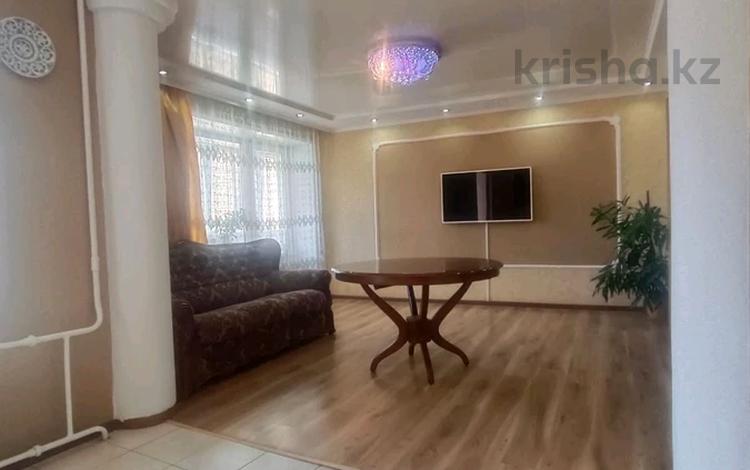 4-комнатная квартира · 90 м² · 3/10 этаж, Интернациональная за 43.5 млн 〒 в Петропавловске — фото 2