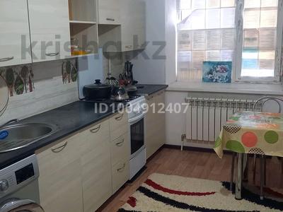 2-комнатная квартира · 60 м² · 5/5 этаж, мкр. Алтын орда 338А — Школа садик магазин 103 музей анвар остановка все рядом за 160 000 〒 в Актобе