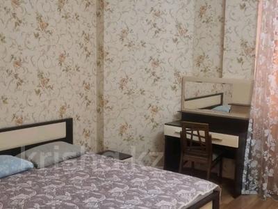2-комнатная квартира, 80 м², 3/9 этаж помесячно, Валиханова 21б за 280 000 〒 в Атырау