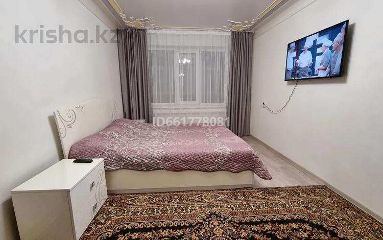 1-комнатная квартира, 36 м², 1/10 этаж посуточно, Карима Сутюшева 65 за 8 000 〒 в Петропавловске — фото 16
